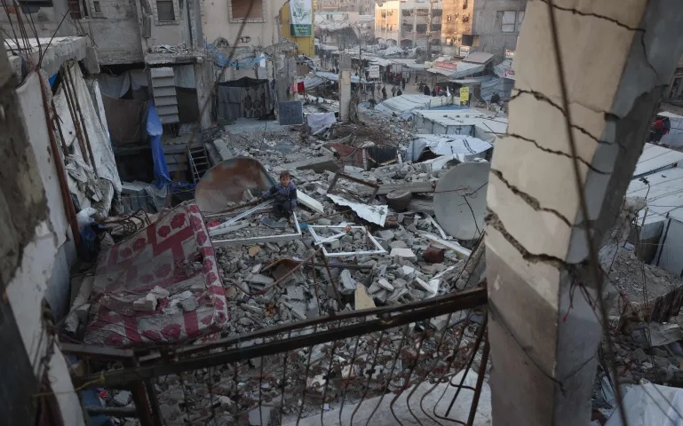 الحرس الثوري يحذر من "حرب استنزاف" طويلة الأ&